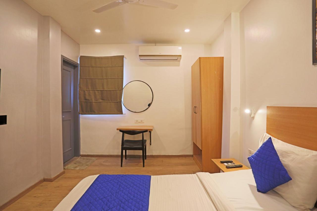 Hotel Yellow Chilli Britannia Chowk- Couple Friendly Local Id Accepted 뉴델리 외부 사진