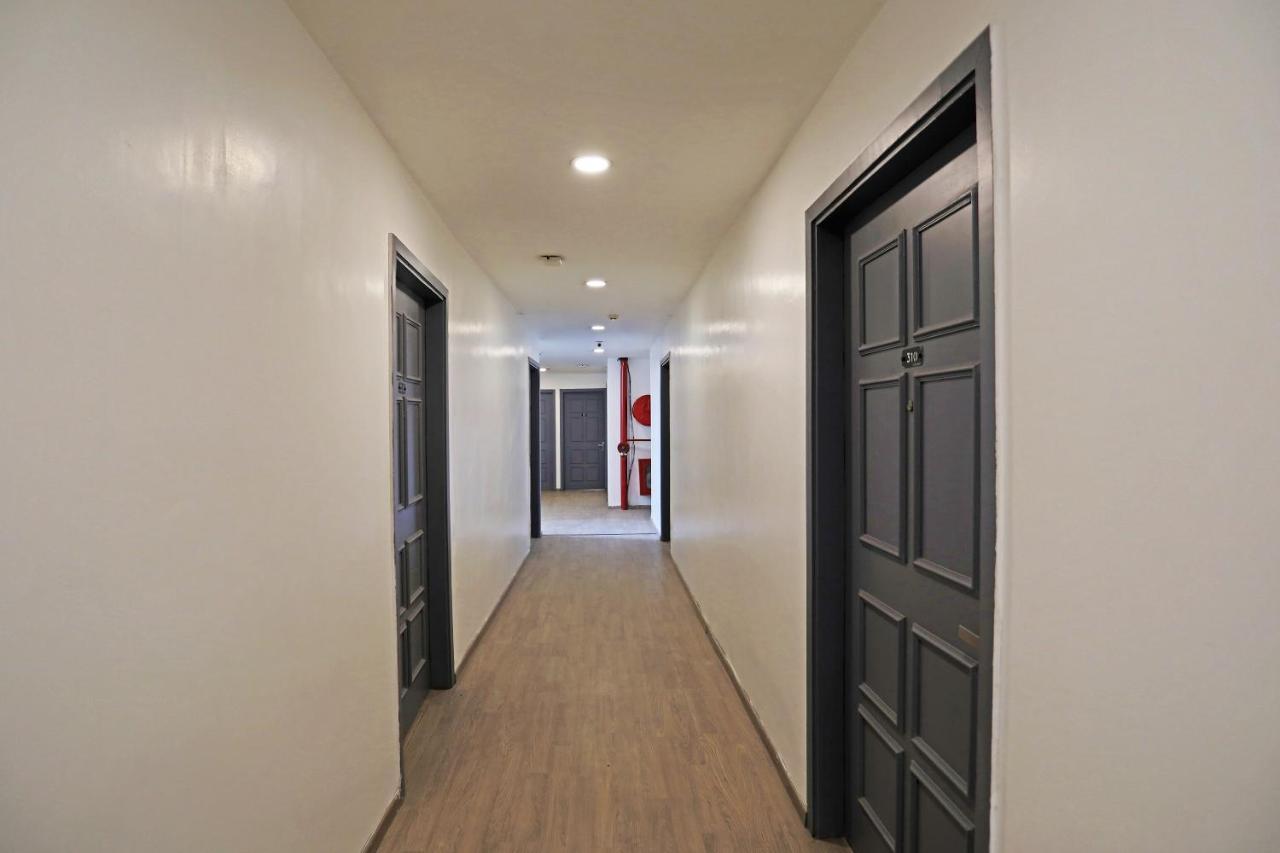 Hotel Yellow Chilli Britannia Chowk- Couple Friendly Local Id Accepted 뉴델리 외부 사진