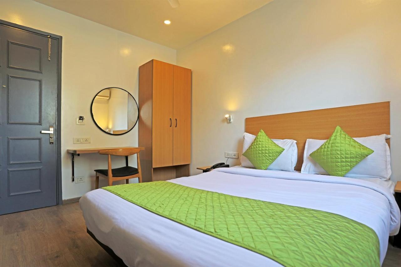 Hotel Yellow Chilli Britannia Chowk- Couple Friendly Local Id Accepted 뉴델리 외부 사진