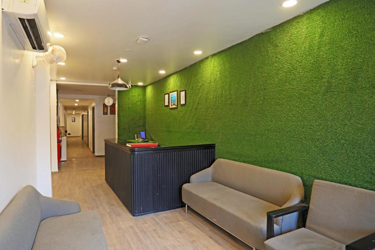 Hotel Yellow Chilli Britannia Chowk- Couple Friendly Local Id Accepted 뉴델리 외부 사진
